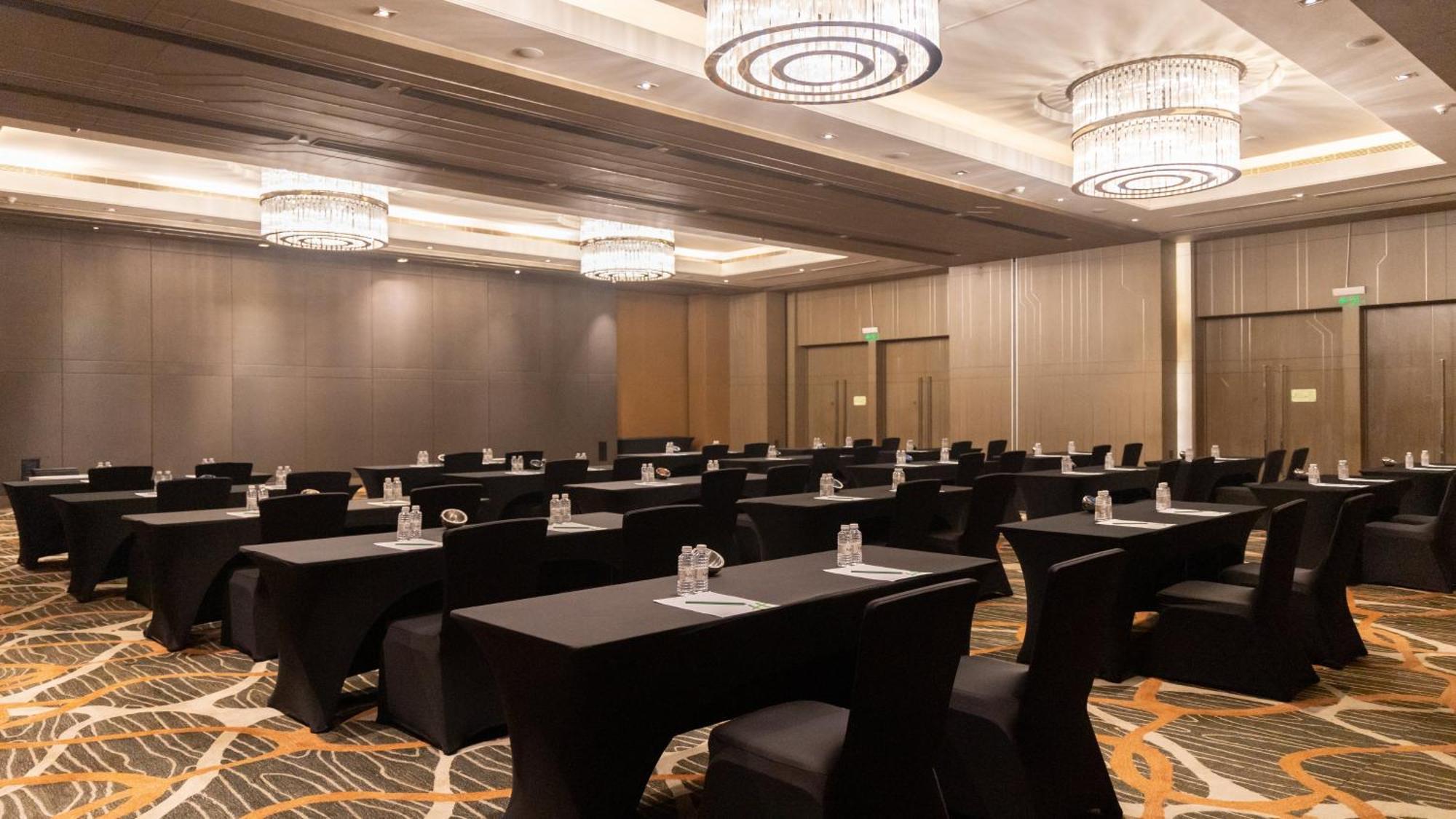 Holiday Inn New Delhi Aerocity By Ihg Екстериор снимка Meeting room
