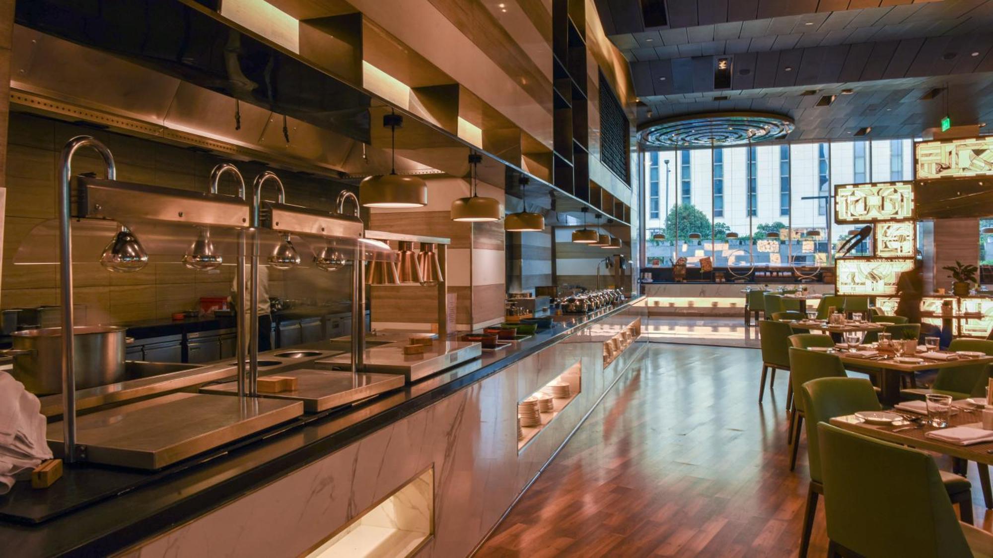 Holiday Inn New Delhi Aerocity By Ihg Екстериор снимка The kitchen at the restaurant