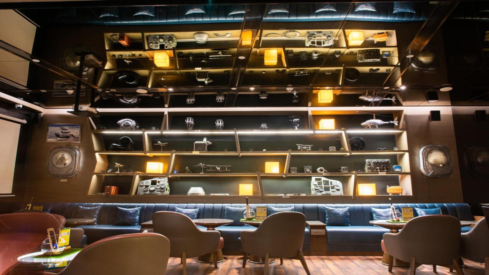Holiday Inn New Delhi Aerocity By Ihg Екстериор снимка The interior of the restaurant