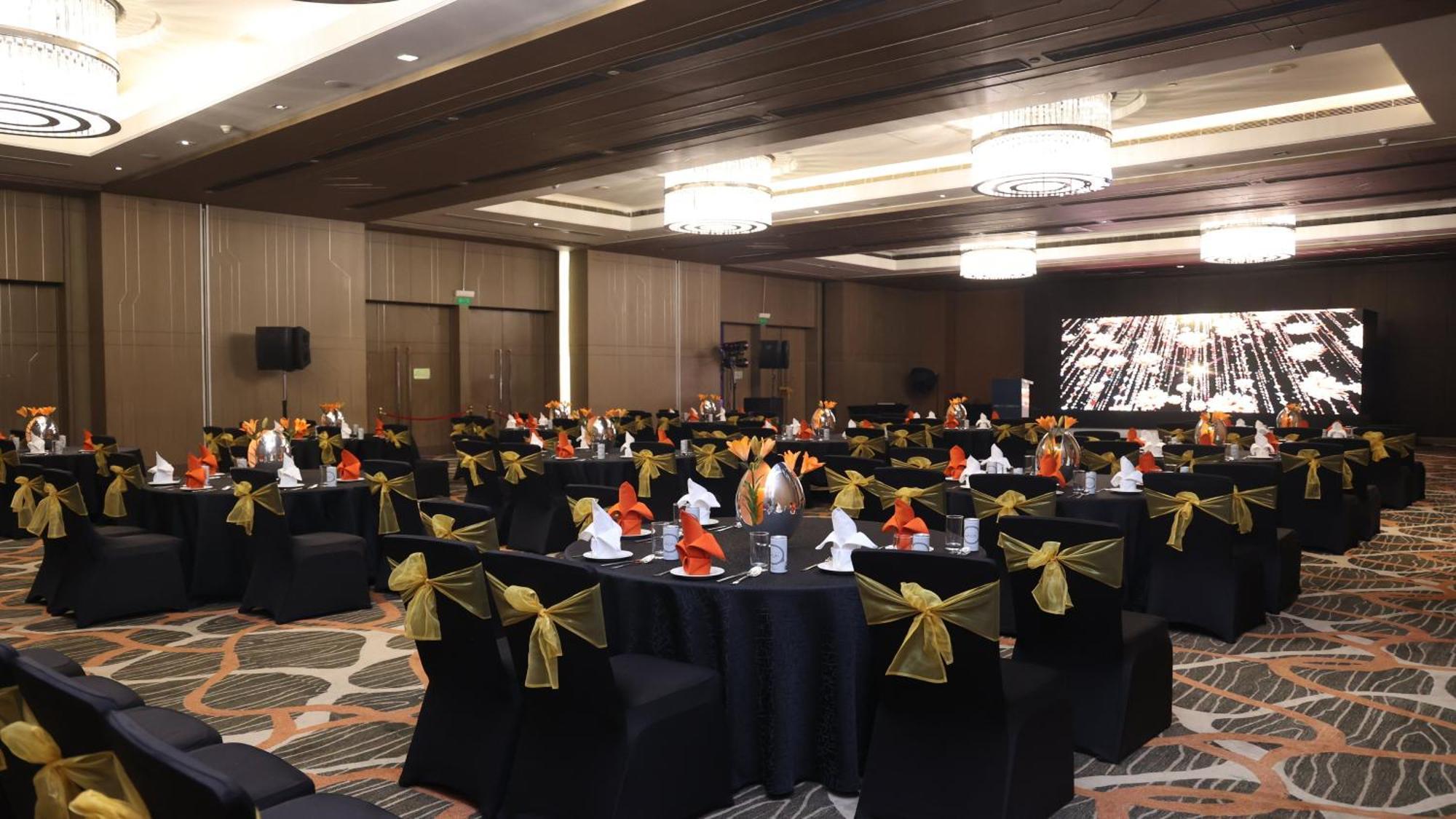 Holiday Inn New Delhi Aerocity By Ihg Екстериор снимка The ballroom of the hotel