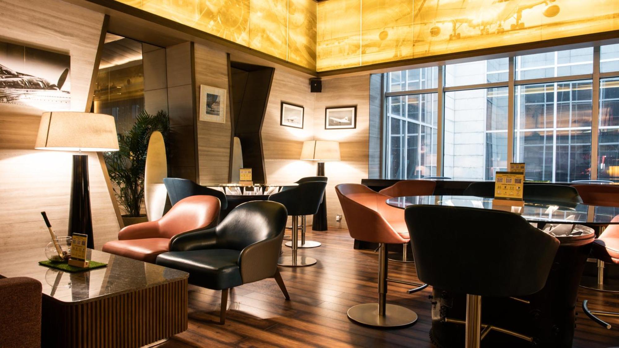 Holiday Inn New Delhi Aerocity By Ihg Екстериор снимка The lounge at the airport