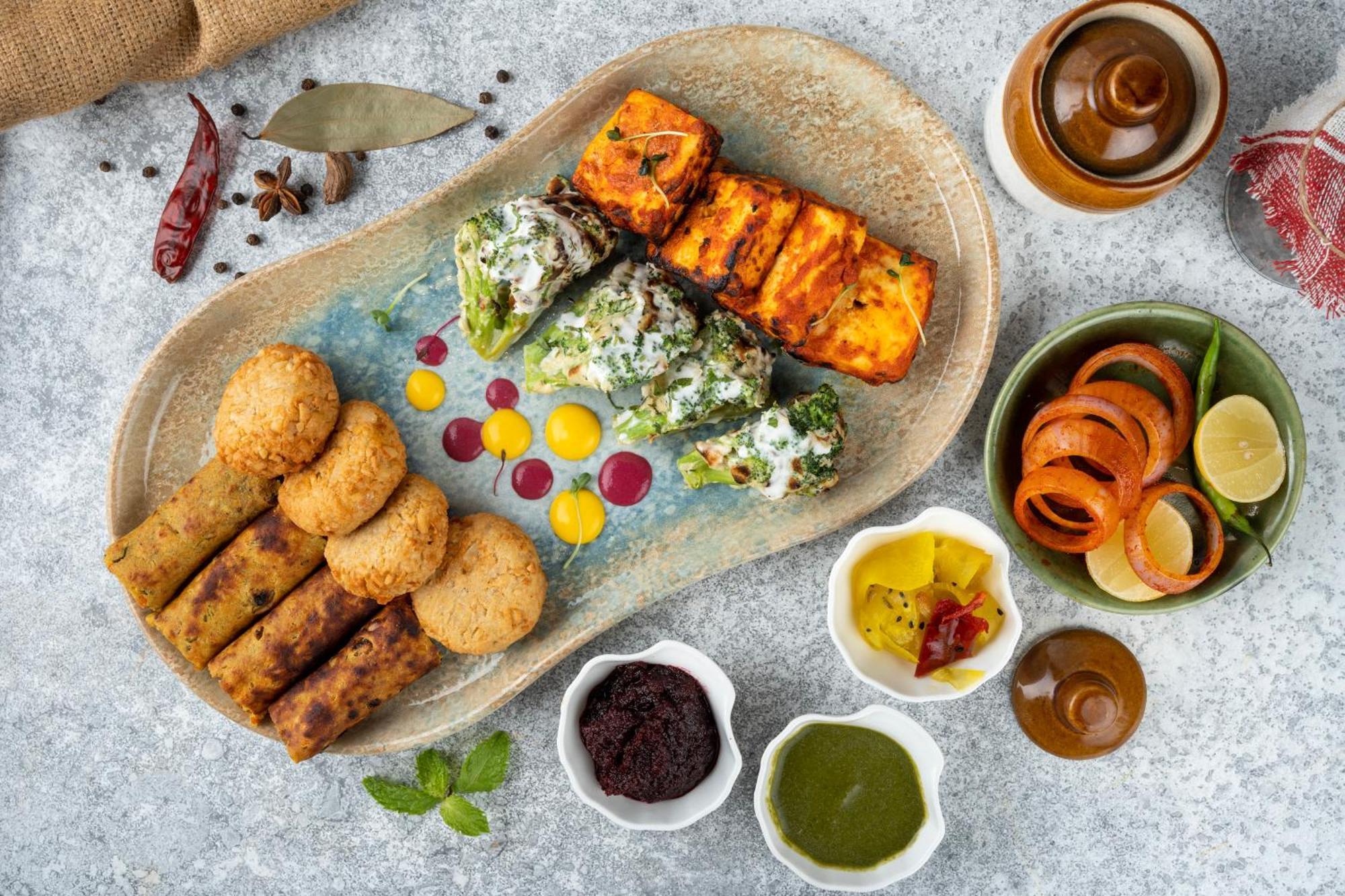 Holiday Inn New Delhi Aerocity By Ihg Екстериор снимка Indian cuisine