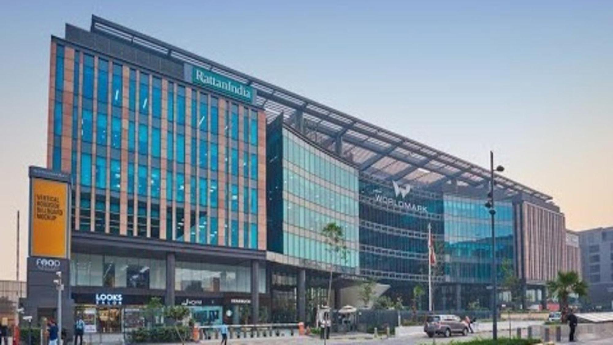 Holiday Inn New Delhi Aerocity By Ihg Екстериор снимка The headquarters of Petronas