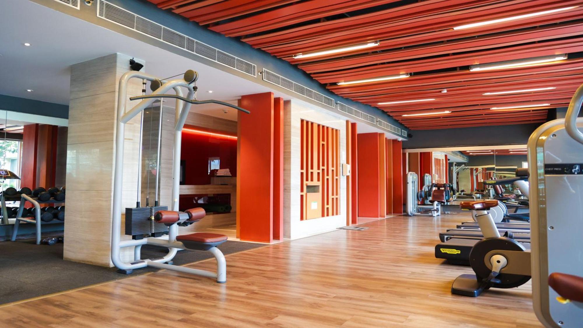 Holiday Inn New Delhi Aerocity By Ihg Екстериор снимка The gym at the hotel