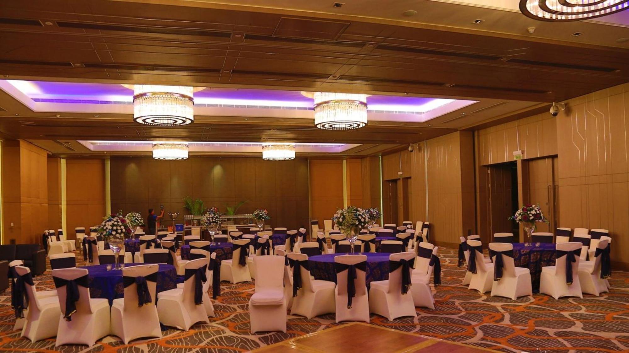 Holiday Inn New Delhi Aerocity By Ihg Екстериор снимка The Royal Hall