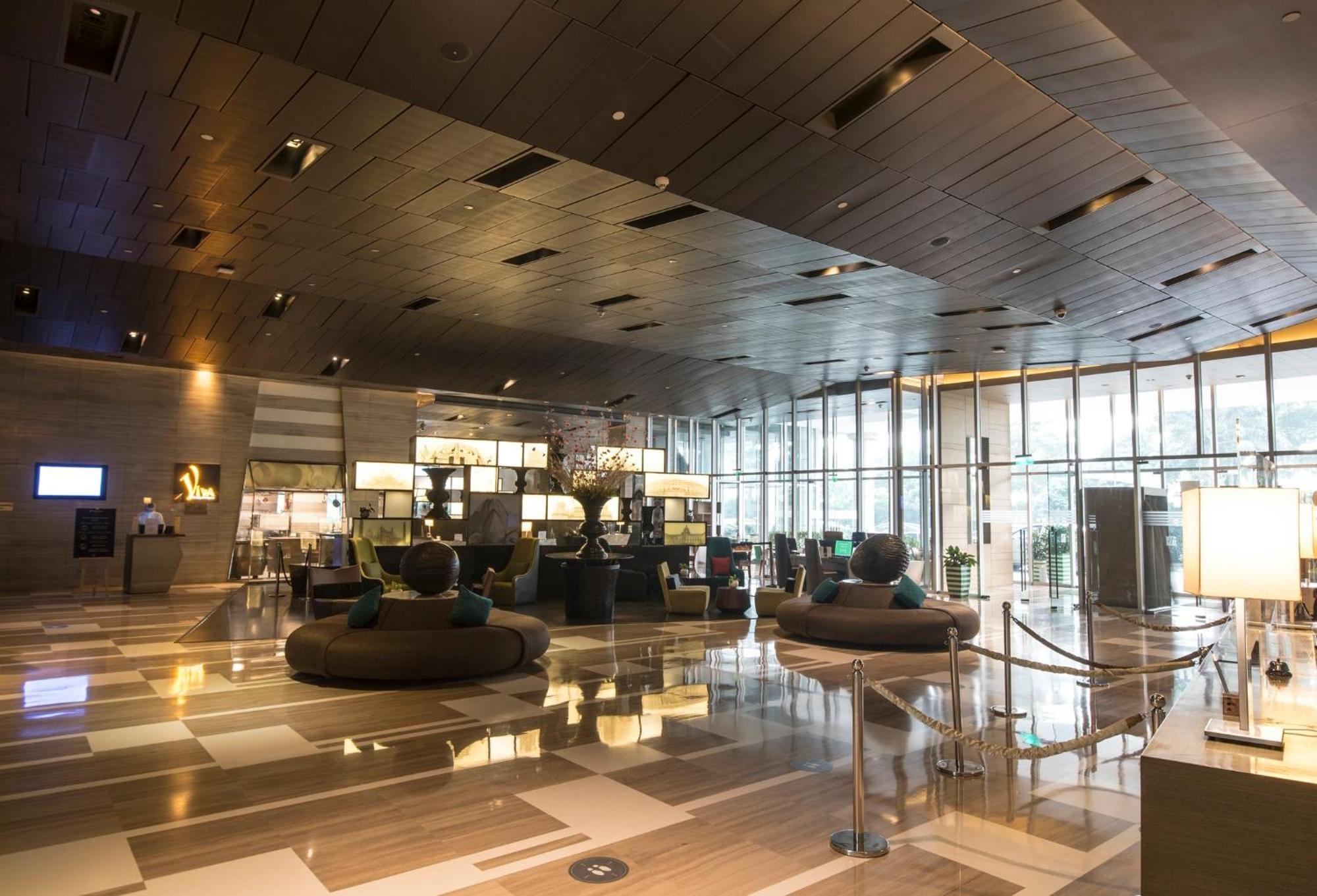 Holiday Inn New Delhi Aerocity By Ihg Екстериор снимка Lobby