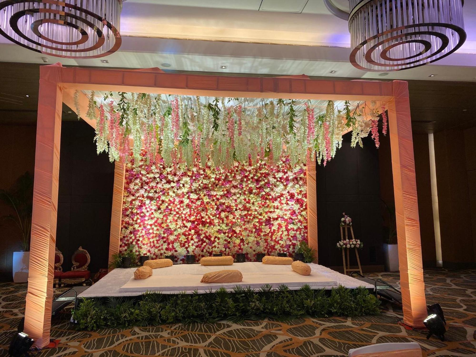 Holiday Inn New Delhi Aerocity By Ihg Екстериор снимка A mandap at a wedding